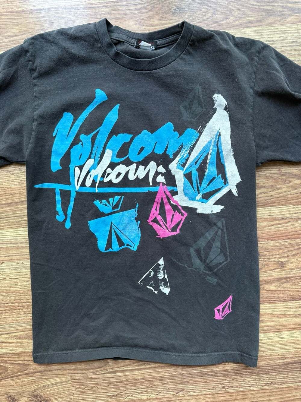 Y2K Black Volcom skate tee on an old Volcom tag. In...